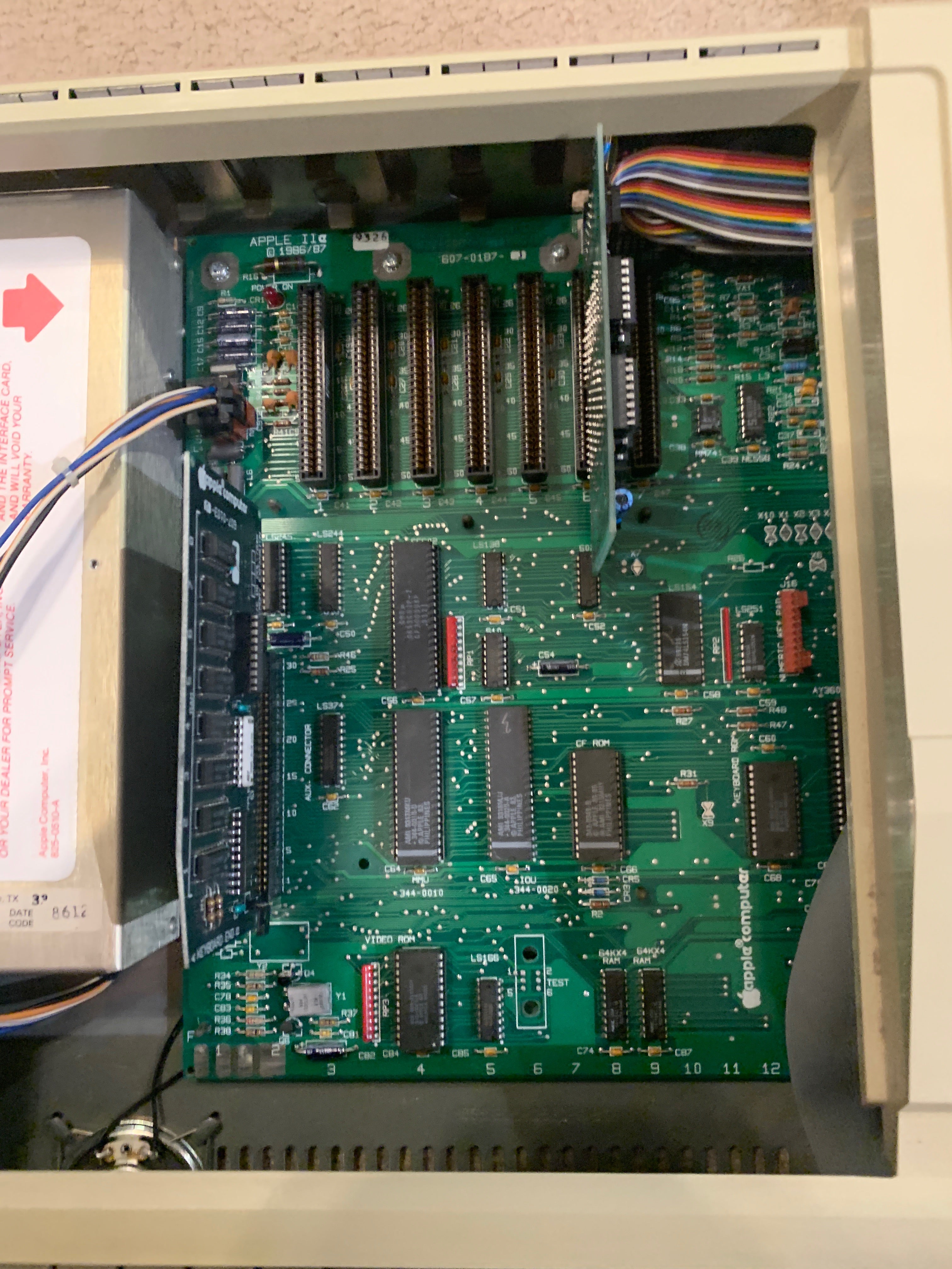 Apple IIe enhanced! Model A2S2064! Rare Nice machine ready to ship